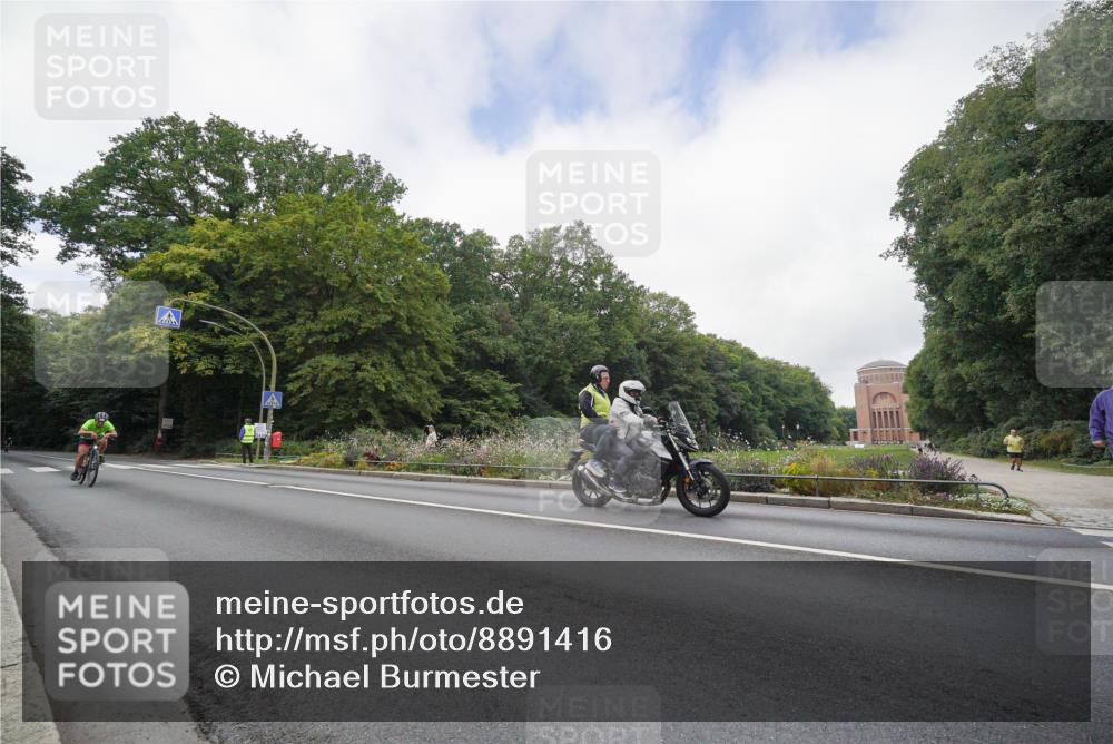 14.09.2025 - Stadtparktriathlon Michael Burmester http://msf.ph/oto/8891416 14.09.2025 10:36:14 Radfahren 542, 633, 661, 770 meine-sportfotos.de