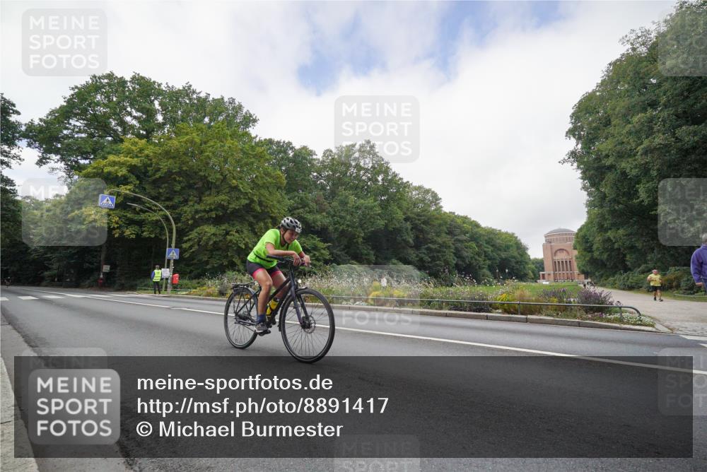 14.09.2025 - Stadtparktriathlon Michael Burmester http://msf.ph/oto/8891417 14.09.2025 10:36:15 Radfahren 542, 633, 661, 677, 770 meine-sportfotos.de
