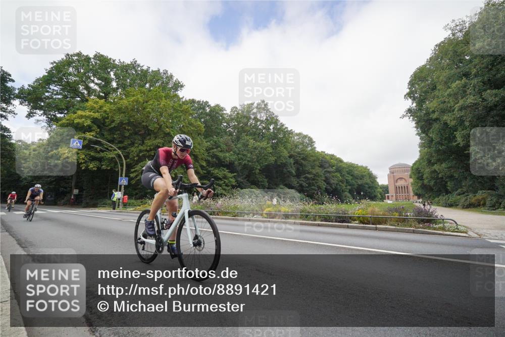 14.09.2025 - Stadtparktriathlon Michael Burmester http://msf.ph/oto/8891421 14.09.2025 10:36:34 Radfahren 686, 717, 720, 817 meine-sportfotos.de