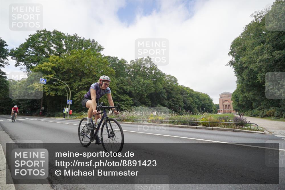 14.09.2025 - Stadtparktriathlon Michael Burmester http://msf.ph/oto/8891423 14.09.2025 10:36:36 Radfahren 686, 717, 720, 817 meine-sportfotos.de