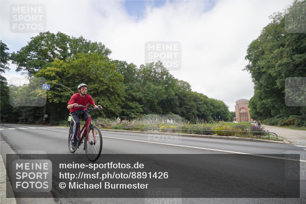14.09.2025 - Stadtparktriathlon Michael Burmester http://msf.ph/oto/8891426 14.09.2025 10:36:45 Radfahren 558, 694, 764, 783, 798, 811 meine-sportfotos.de