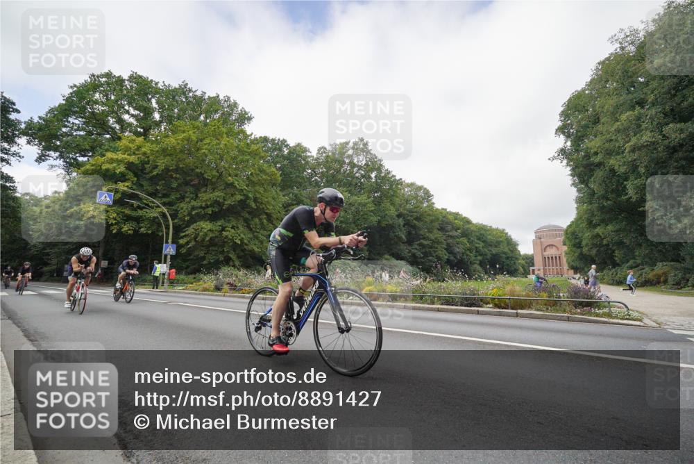 14.09.2025 - Stadtparktriathlon Michael Burmester http://msf.ph/oto/8891427 14.09.2025 10:36:51 Radfahren 558, 694, 764, 783, 788, 798, 811 meine-sportfotos.de