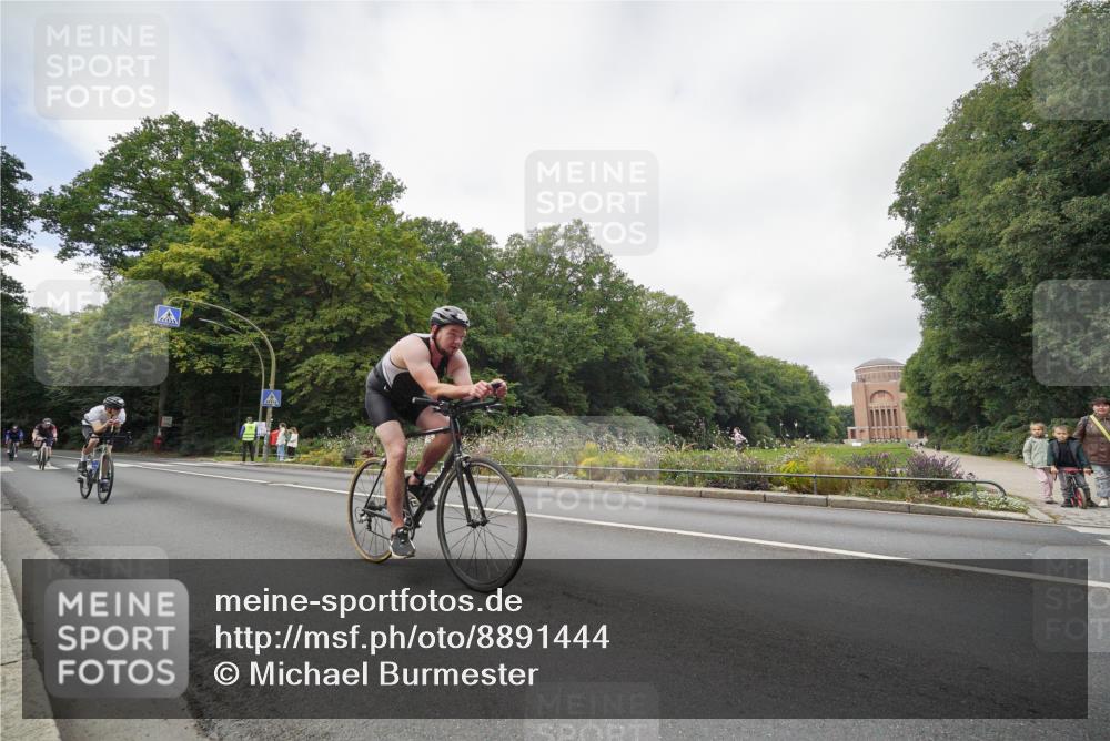 14.09.2025 - Stadtparktriathlon Michael Burmester http://msf.ph/oto/8891444 14.09.2025 10:37:14 Radfahren 518, 667, 691, 761, 785, 813 meine-sportfotos.de