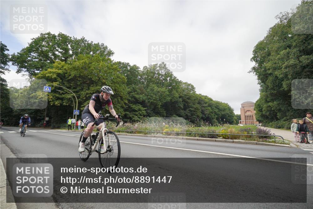 14.09.2025 - Stadtparktriathlon Michael Burmester http://msf.ph/oto/8891447 14.09.2025 10:37:17 Radfahren 667, 691, 761, 785, 813 meine-sportfotos.de