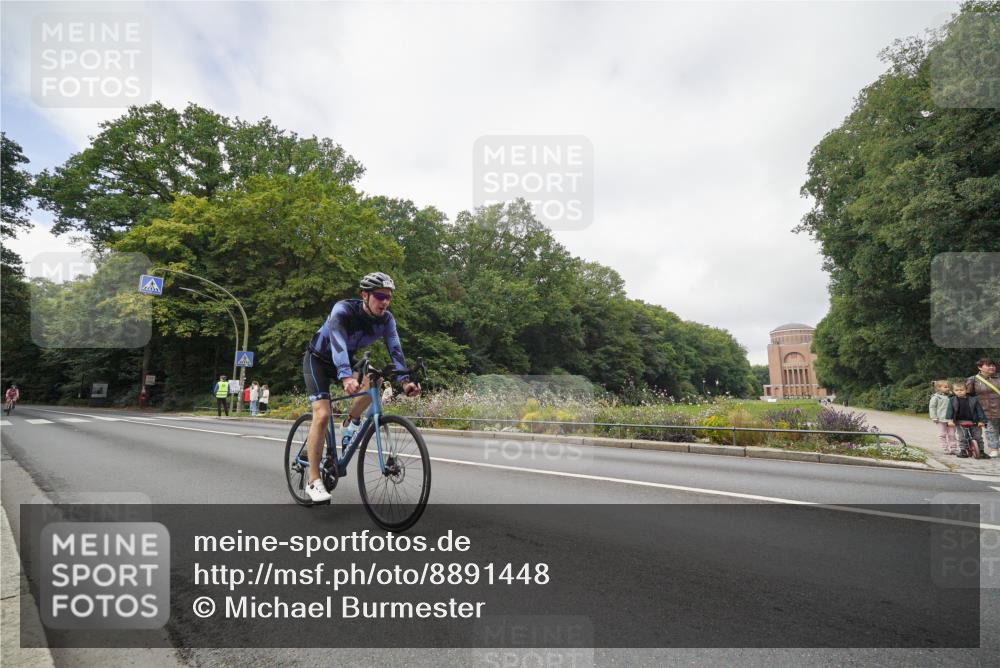 14.09.2025 - Stadtparktriathlon Michael Burmester http://msf.ph/oto/8891448 14.09.2025 10:37:18 Radfahren 667, 691, 761, 785, 813 meine-sportfotos.de