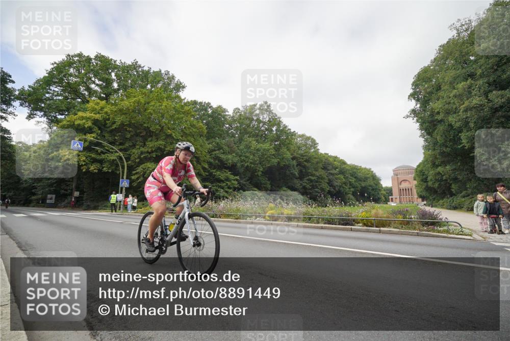 14.09.2025 - Stadtparktriathlon Michael Burmester http://msf.ph/oto/8891449 14.09.2025 10:37:22 Radfahren 667, 685, 691, 702, 743, 761 meine-sportfotos.de
