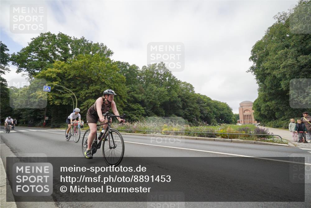 14.09.2025 - Stadtparktriathlon Michael Burmester http://msf.ph/oto/8891453 14.09.2025 10:37:30 Radfahren 535, 632, 685, 688, 702, 727, 743, 753 meine-sportfotos.de