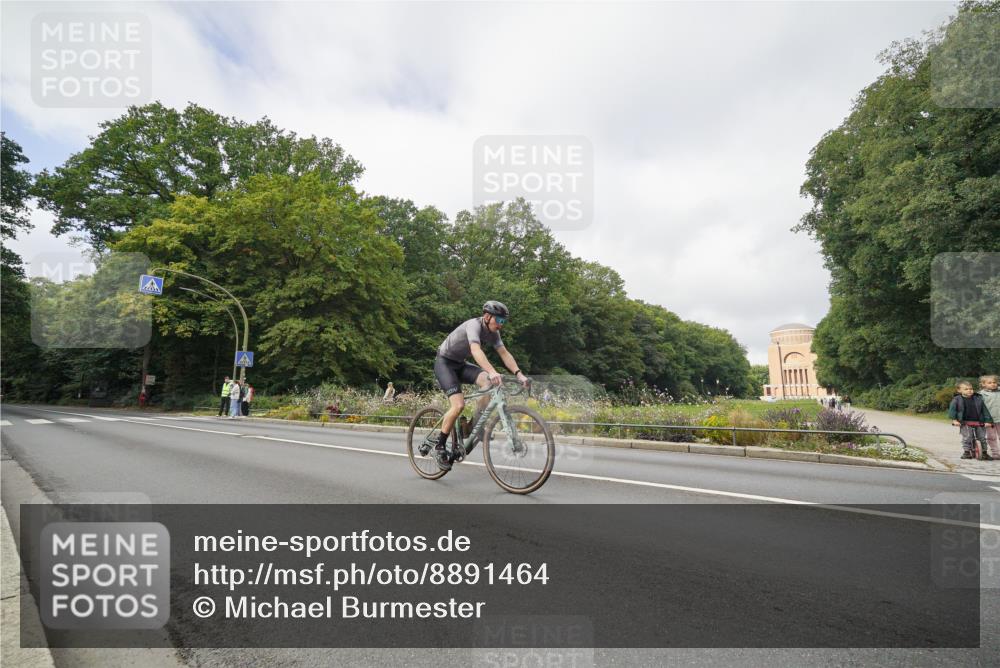 14.09.2025 - Stadtparktriathlon Michael Burmester http://msf.ph/oto/8891464 14.09.2025 10:37:58 Radfahren 721, 723, 782, 804 meine-sportfotos.de