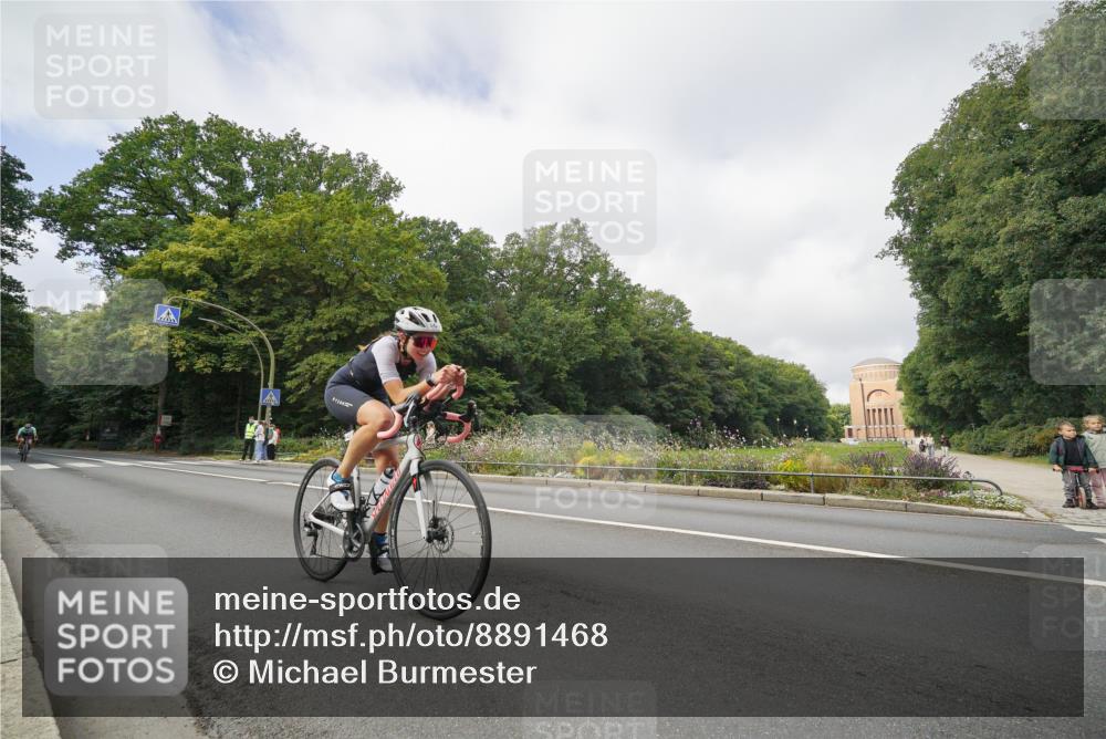 14.09.2025 - Stadtparktriathlon Michael Burmester http://msf.ph/oto/8891468 14.09.2025 10:38:08 Radfahren 642, 723, 730, 748, 750, 763 meine-sportfotos.de