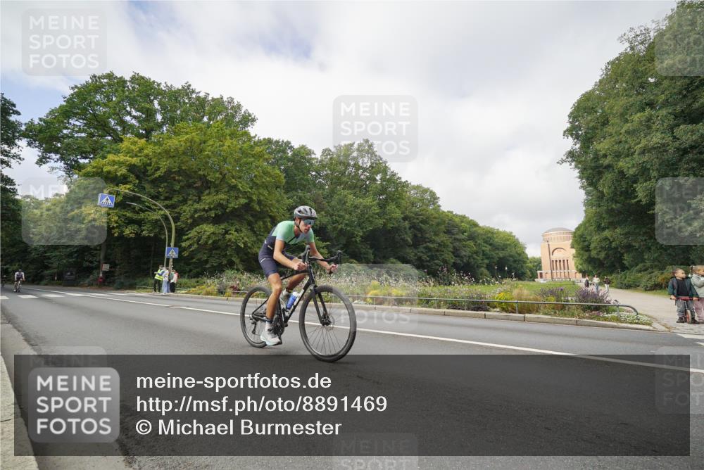 14.09.2025 - Stadtparktriathlon Michael Burmester http://msf.ph/oto/8891469 14.09.2025 10:38:10 Radfahren 642, 705, 730, 748, 750, 763, 799 meine-sportfotos.de