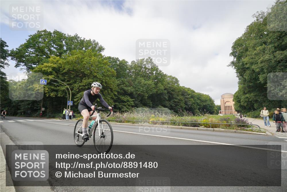 14.09.2025 - Stadtparktriathlon Michael Burmester http://msf.ph/oto/8891480 14.09.2025 10:38:29 Radfahren 700, 704 meine-sportfotos.de