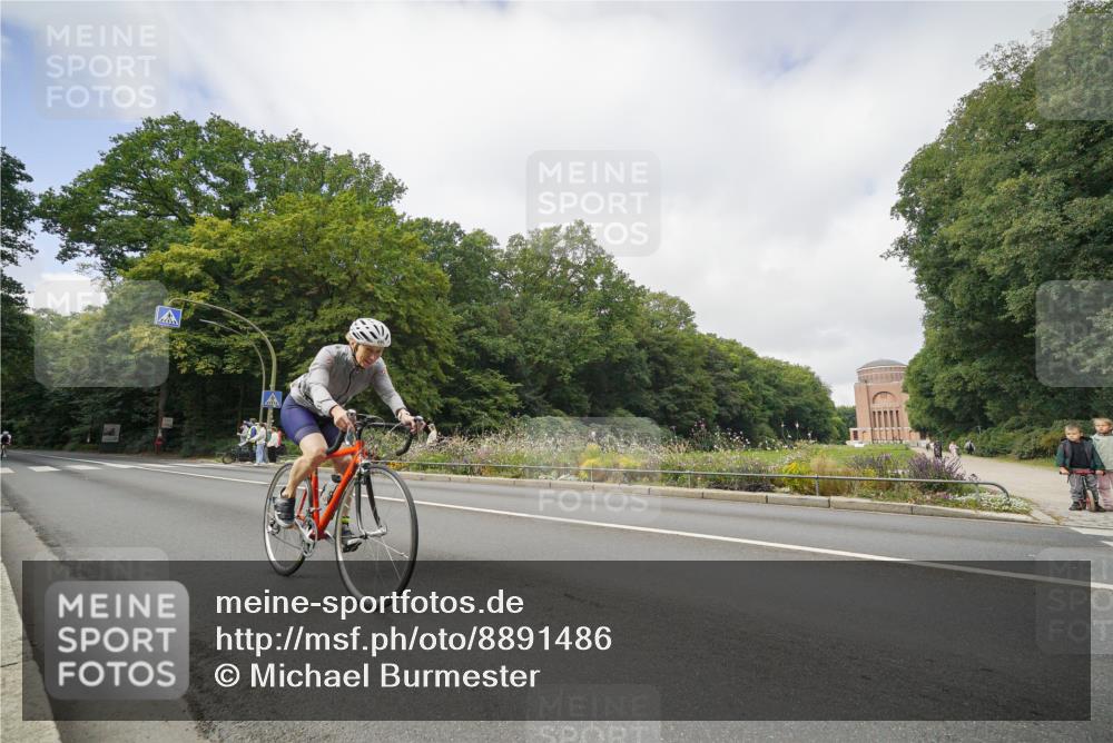 14.09.2025 - Stadtparktriathlon Michael Burmester http://msf.ph/oto/8891486 14.09.2025 10:38:42 Radfahren 645, 687, 699, 766, 777 meine-sportfotos.de