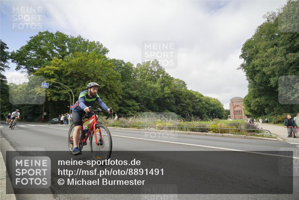 14.09.2025 - Stadtparktriathlon Michael Burmester http://msf.ph/oto/8891491 14.09.2025 10:38:52 Radfahren 581, 624, 687, 706, 766, 779 meine-sportfotos.de