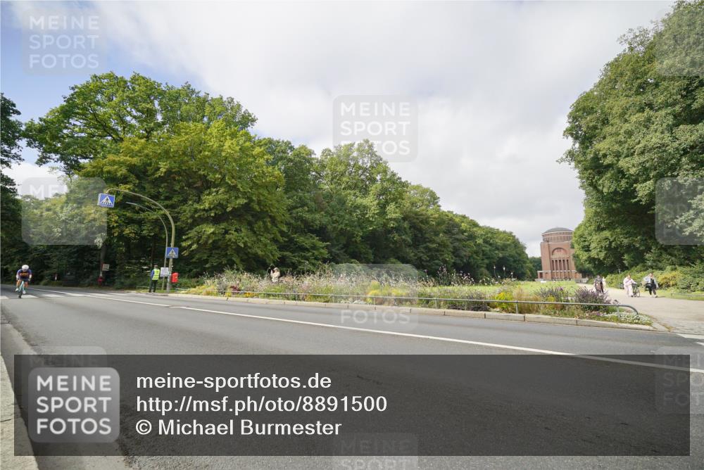 14.09.2025 - Stadtparktriathlon Michael Burmester http://msf.ph/oto/8891500 14.09.2025 10:39:04 Radfahren 636, 697, 732 meine-sportfotos.de