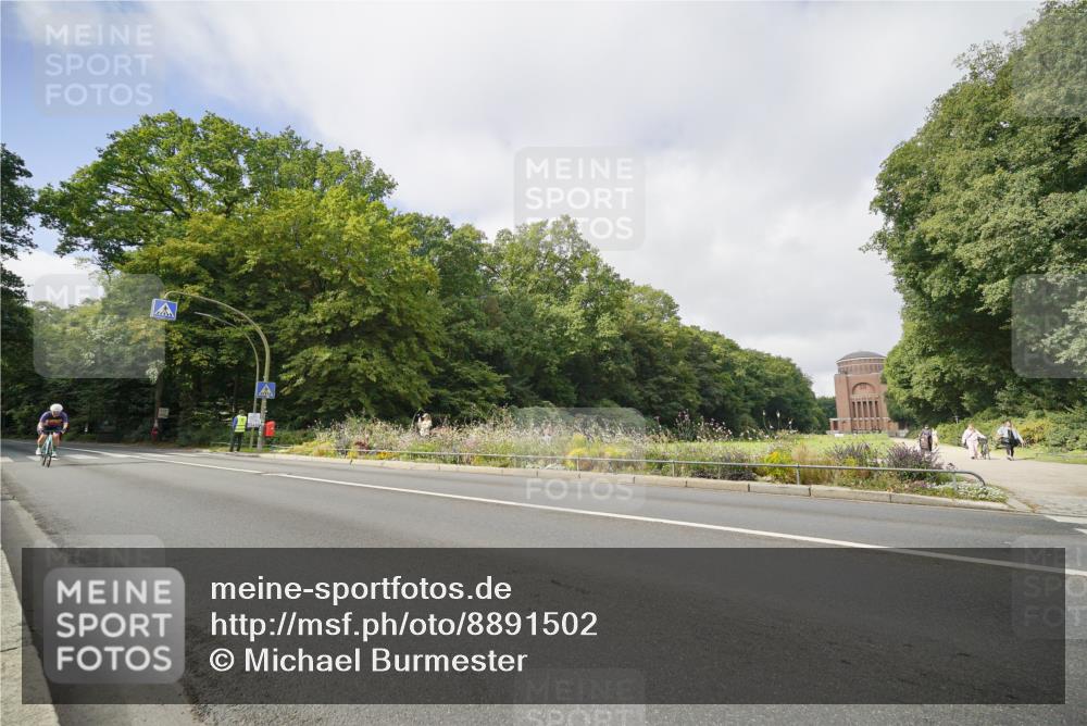 14.09.2025 - Stadtparktriathlon Michael Burmester http://msf.ph/oto/8891502 14.09.2025 10:39:05 Radfahren 636, 697, 732, 786 meine-sportfotos.de