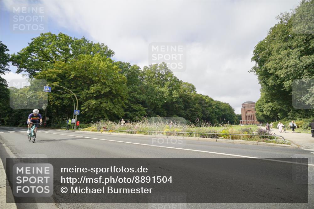 14.09.2025 - Stadtparktriathlon Michael Burmester http://msf.ph/oto/8891504 14.09.2025 10:39:06 Radfahren 636, 697, 732, 786 meine-sportfotos.de