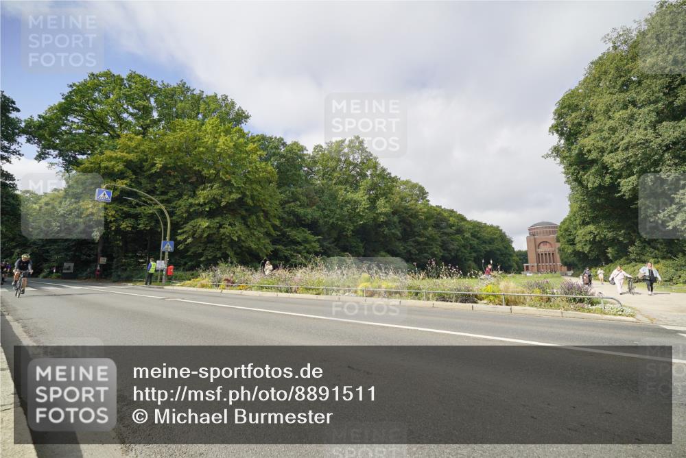 14.09.2025 - Stadtparktriathlon Michael Burmester http://msf.ph/oto/8891511 14.09.2025 10:39:09 Radfahren 636, 697, 732, 786 meine-sportfotos.de