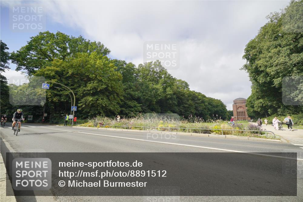 14.09.2025 - Stadtparktriathlon Michael Burmester http://msf.ph/oto/8891512 14.09.2025 10:39:10 Radfahren 636, 697, 732, 786, 801 meine-sportfotos.de