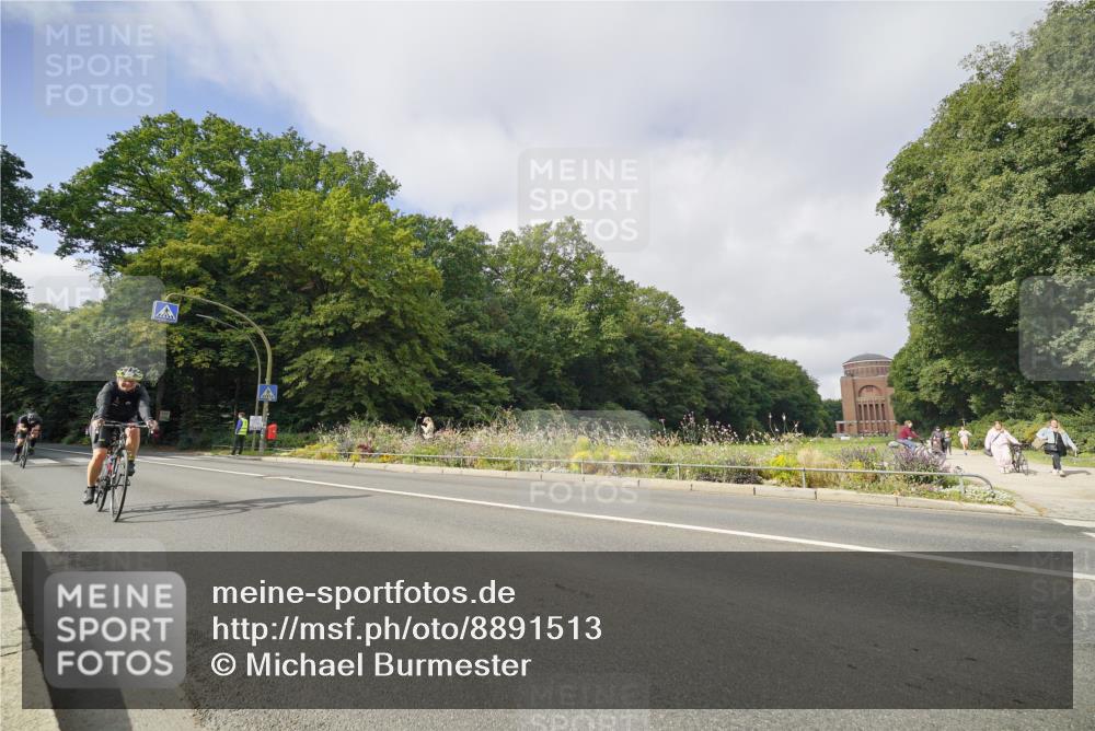 14.09.2025 - Stadtparktriathlon Michael Burmester http://msf.ph/oto/8891513 14.09.2025 10:39:10 Radfahren 636, 697, 732, 786, 801 meine-sportfotos.de