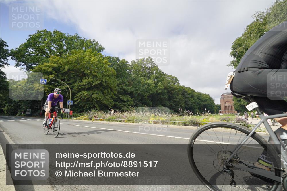 14.09.2025 - Stadtparktriathlon Michael Burmester http://msf.ph/oto/8891517 14.09.2025 10:39:13 Radfahren 636, 697, 732, 786, 801 meine-sportfotos.de