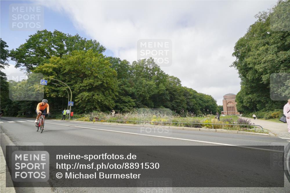 14.09.2025 - Stadtparktriathlon Michael Burmester http://msf.ph/oto/8891530 14.09.2025 10:39:25 Radfahren 515, 637, 650, 758, 815 meine-sportfotos.de