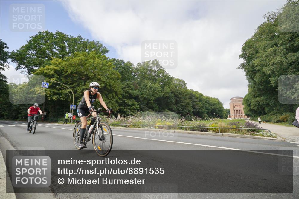 14.09.2025 - Stadtparktriathlon Michael Burmester http://msf.ph/oto/8891535 14.09.2025 10:39:35 Radfahren 598, 643, 650, 815 meine-sportfotos.de