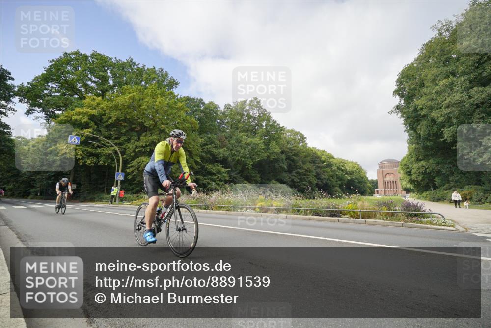 14.09.2025 - Stadtparktriathlon Michael Burmester http://msf.ph/oto/8891539 14.09.2025 10:39:52 Radfahren 736, 780, 790, 796 meine-sportfotos.de