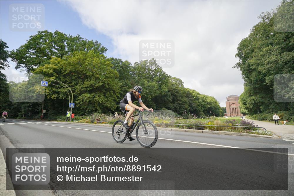14.09.2025 - Stadtparktriathlon Michael Burmester http://msf.ph/oto/8891542 14.09.2025 10:39:54 Radfahren 736, 780, 790, 796 meine-sportfotos.de