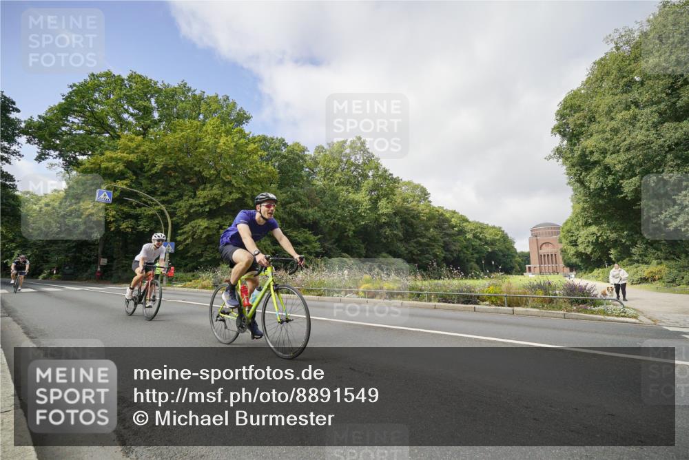14.09.2025 - Stadtparktriathlon Michael Burmester http://msf.ph/oto/8891549 14.09.2025 10:40:03 Radfahren 647, 740, 776, 780 meine-sportfotos.de