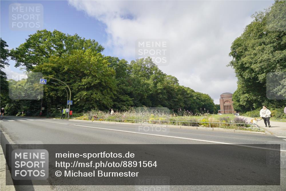 14.09.2025 - Stadtparktriathlon Michael Burmester http://msf.ph/oto/8891564 14.09.2025 10:40:13 Radfahren 712 meine-sportfotos.de