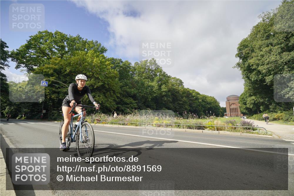14.09.2025 - Stadtparktriathlon Michael Burmester http://msf.ph/oto/8891569 14.09.2025 10:40:16 Radfahren 626, 712, 714 meine-sportfotos.de