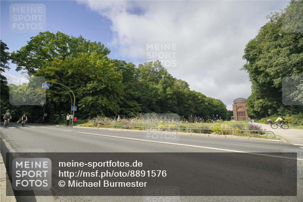 14.09.2025 - Stadtparktriathlon Michael Burmester http://msf.ph/oto/8891576 14.09.2025 10:40:19 Radfahren 626, 712, 714, 818 meine-sportfotos.de