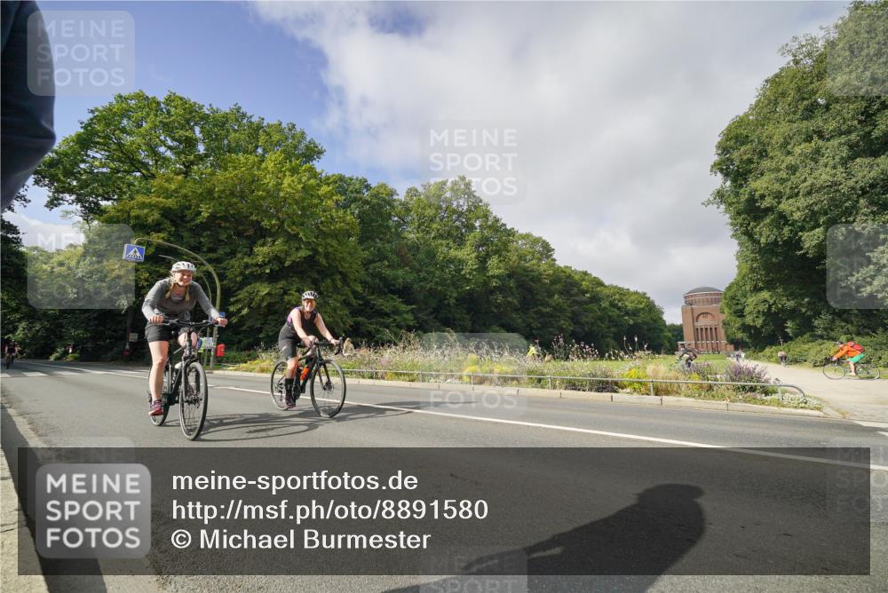 14.09.2025 - Stadtparktriathlon Michael Burmester http://msf.ph/oto/8891580 14.09.2025 10:40:21 Radfahren 626, 712, 714, 818 meine-sportfotos.de