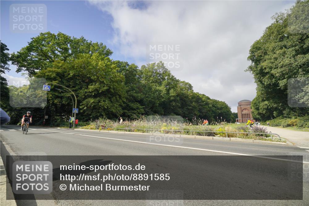 14.09.2025 - Stadtparktriathlon Michael Burmester http://msf.ph/oto/8891585 14.09.2025 10:40:24 Radfahren 626, 714, 807, 818 meine-sportfotos.de