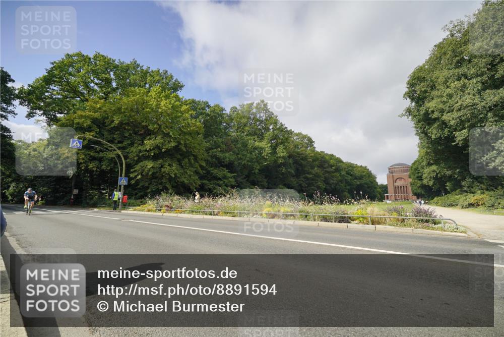 14.09.2025 - Stadtparktriathlon Michael Burmester http://msf.ph/oto/8891594 14.09.2025 10:40:29 Radfahren 803, 807, 818 meine-sportfotos.de