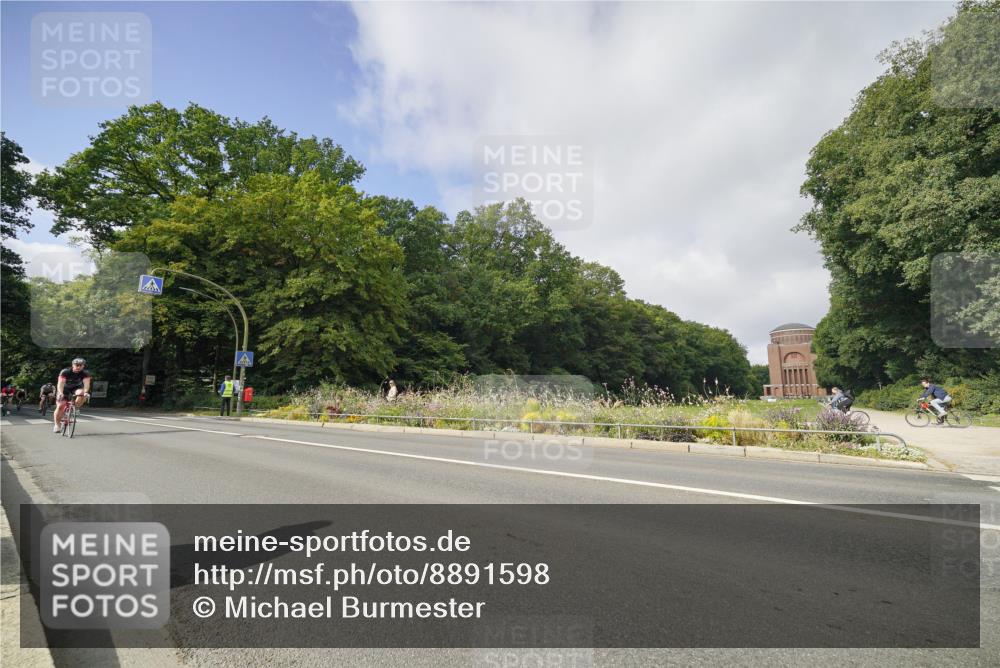14.09.2025 - Stadtparktriathlon Michael Burmester http://msf.ph/oto/8891598 14.09.2025 10:40:35 Radfahren 735, 765, 792, 803, 807, 816 meine-sportfotos.de