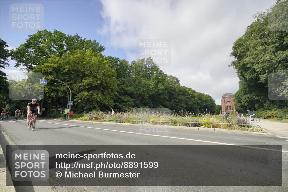 14.09.2025 - Stadtparktriathlon Michael Burmester http://msf.ph/oto/8891599 14.09.2025 10:40:35 Radfahren 735, 765, 792, 803, 807, 816 meine-sportfotos.de