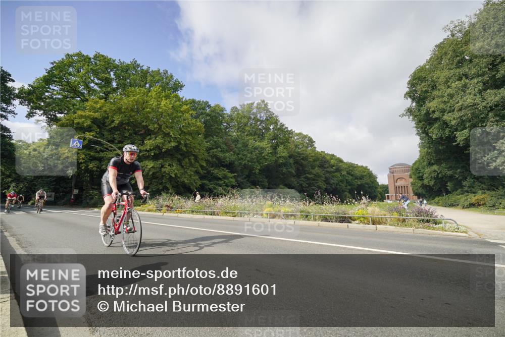 14.09.2025 - Stadtparktriathlon Michael Burmester http://msf.ph/oto/8891601 14.09.2025 10:40:36 Radfahren 735, 765, 792, 803, 807, 816 meine-sportfotos.de