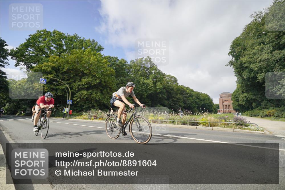 14.09.2025 - Stadtparktriathlon Michael Burmester http://msf.ph/oto/8891604 14.09.2025 10:40:38 Radfahren 735, 765, 792, 803, 816 meine-sportfotos.de