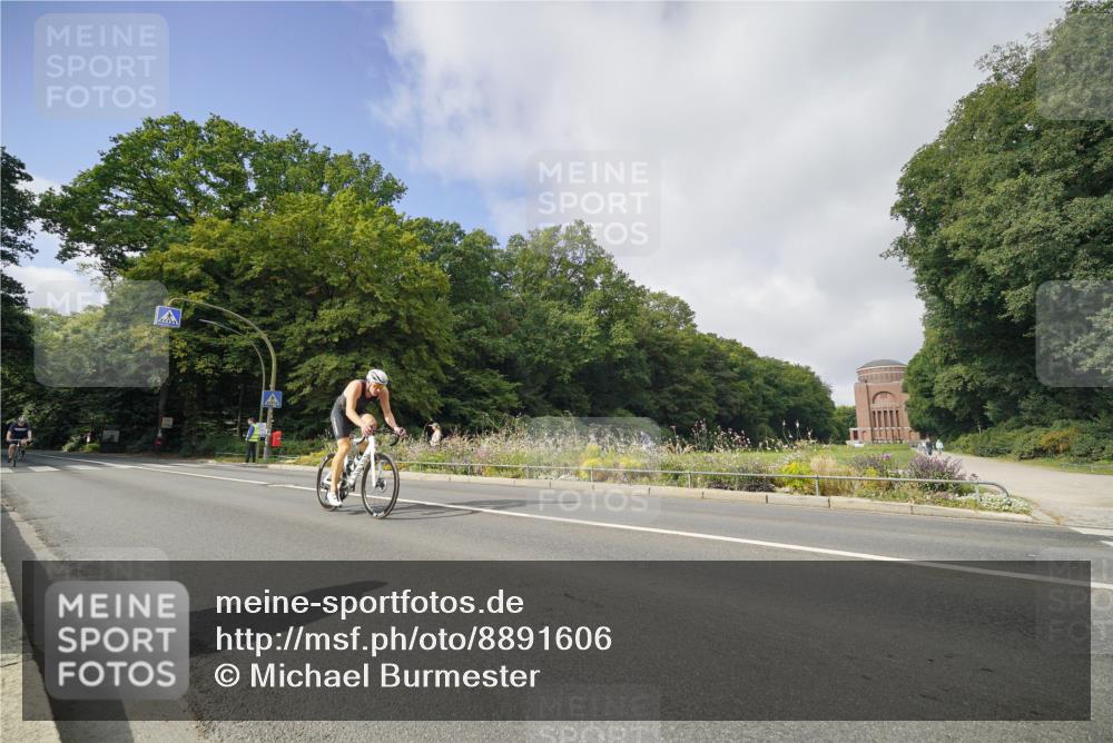 14.09.2025 - Stadtparktriathlon Michael Burmester http://msf.ph/oto/8891606 14.09.2025 10:40:39 Radfahren 682, 735, 765, 792, 803, 816 meine-sportfotos.de