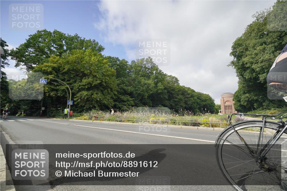 14.09.2025 - Stadtparktriathlon Michael Burmester http://msf.ph/oto/8891612 14.09.2025 10:40:43 Radfahren 641, 655, 682, 735, 765, 792, 816 meine-sportfotos.de
