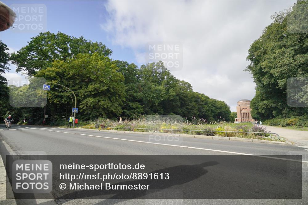 14.09.2025 - Stadtparktriathlon Michael Burmester http://msf.ph/oto/8891613 14.09.2025 10:40:43 Radfahren 641, 655, 682, 735, 765, 792, 816 meine-sportfotos.de