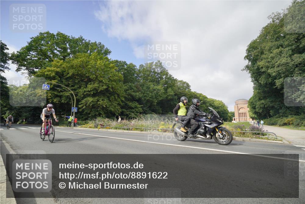 14.09.2025 - Stadtparktriathlon Michael Burmester http://msf.ph/oto/8891622 14.09.2025 10:40:55 Radfahren 662, 665, 695, 701, 729, 762, 787, 821 meine-sportfotos.de