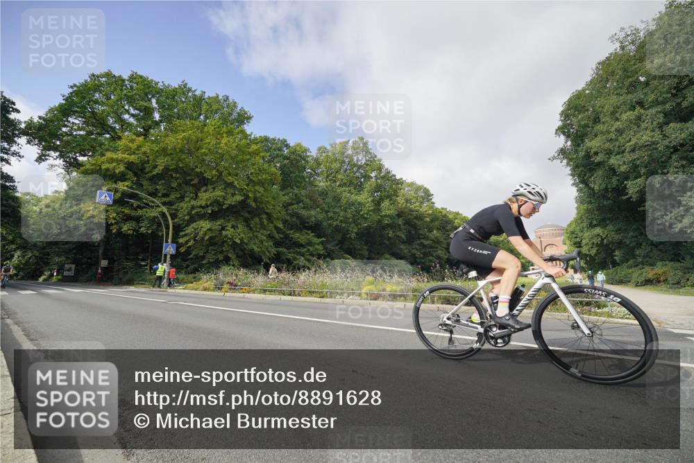 14.09.2025 - Stadtparktriathlon Michael Burmester http://msf.ph/oto/8891628 14.09.2025 10:41:01 Radfahren 662, 665, 695, 729, 762, 781, 802 meine-sportfotos.de