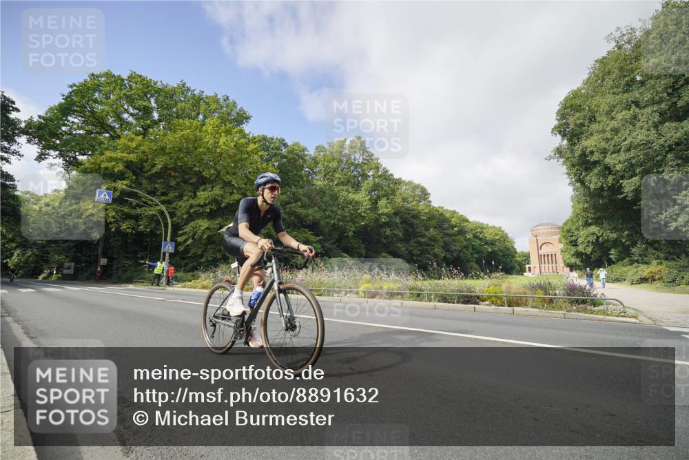 14.09.2025 - Stadtparktriathlon Michael Burmester http://msf.ph/oto/8891632 14.09.2025 10:41:05 Radfahren 662, 665, 746, 762, 771, 778, 781, 802 meine-sportfotos.de