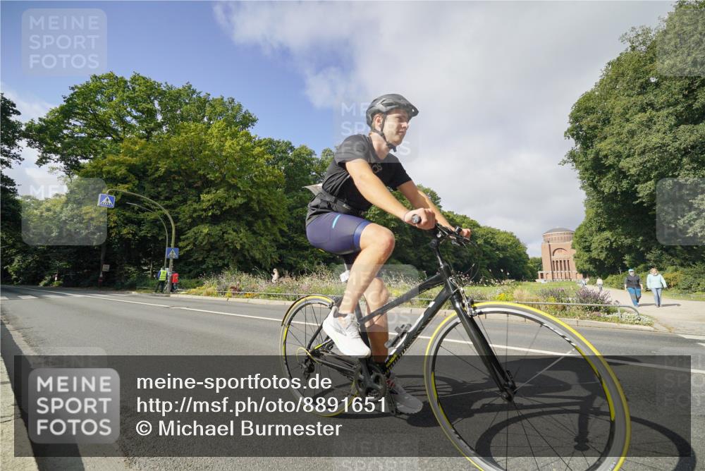 14.09.2025 - Stadtparktriathlon Michael Burmester http://msf.ph/oto/8891651 14.09.2025 10:41:17 Radfahren 746, 778, 791, 793 meine-sportfotos.de