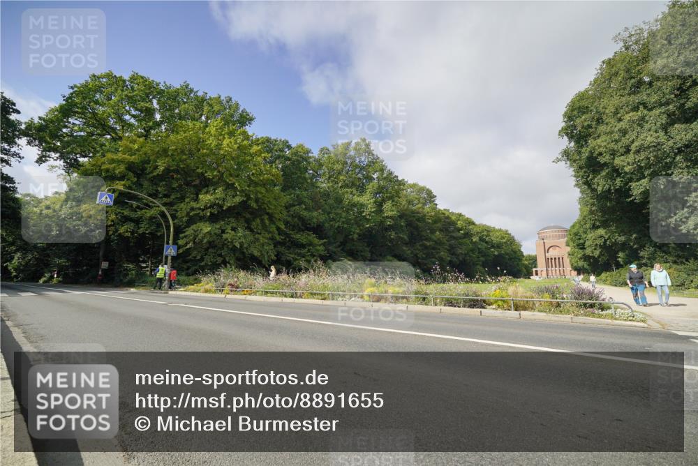 14.09.2025 - Stadtparktriathlon Michael Burmester http://msf.ph/oto/8891655 14.09.2025 10:41:19 Radfahren 728, 791, 793 meine-sportfotos.de