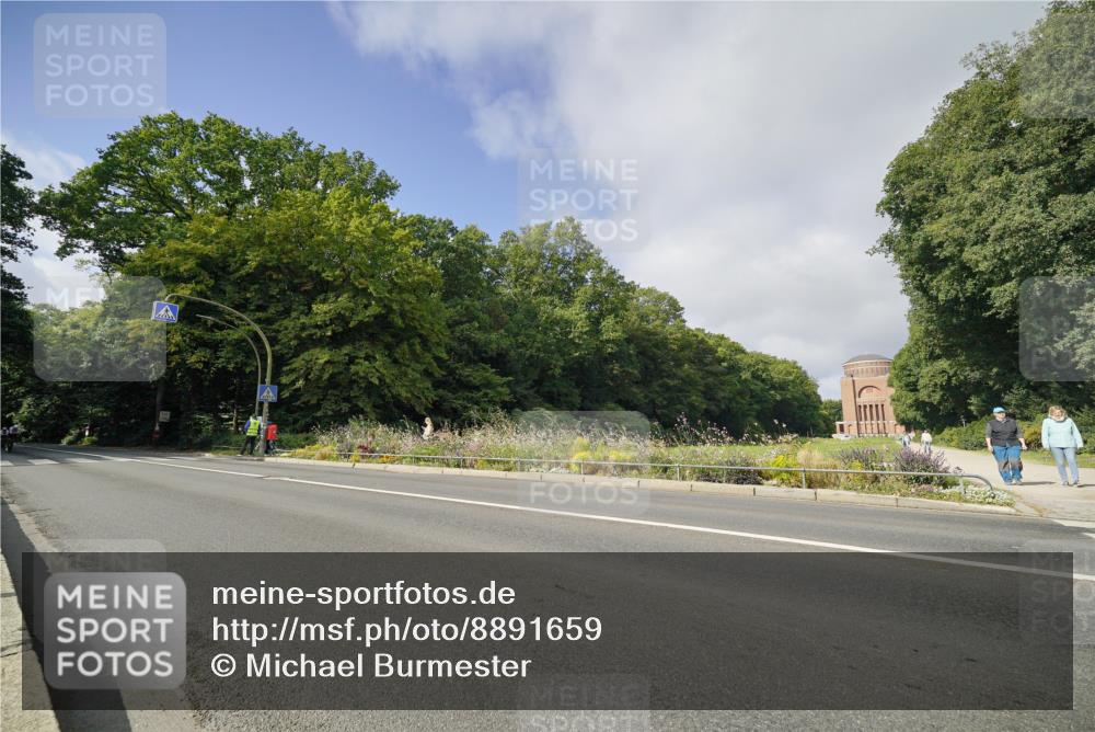 14.09.2025 - Stadtparktriathlon Michael Burmester http://msf.ph/oto/8891659 14.09.2025 10:41:21 Radfahren 728, 791, 793 meine-sportfotos.de