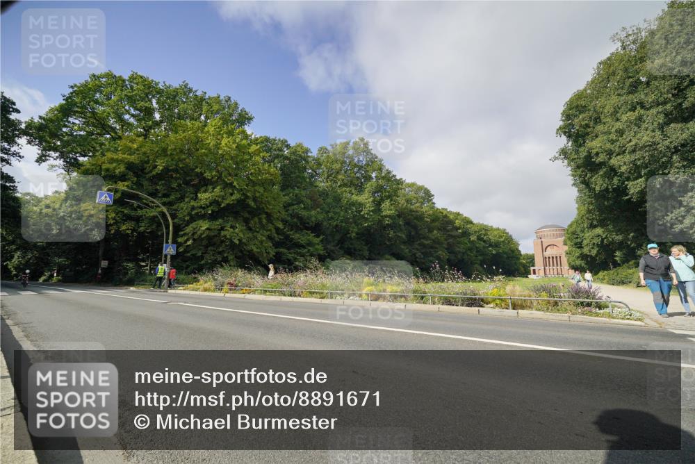 14.09.2025 - Stadtparktriathlon Michael Burmester http://msf.ph/oto/8891671 14.09.2025 10:41:27 Radfahren 654, 674, 698, 728, 793 meine-sportfotos.de