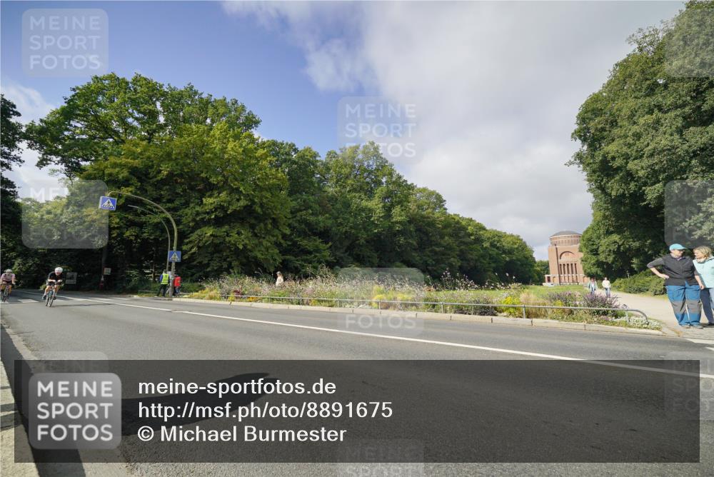 14.09.2025 - Stadtparktriathlon Michael Burmester http://msf.ph/oto/8891675 14.09.2025 10:41:29 Radfahren 654, 674, 681, 698, 728, 744, 749, 793 meine-sportfotos.de